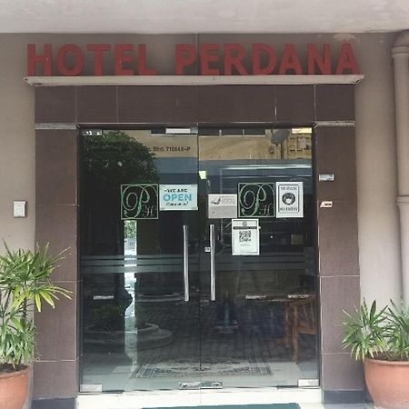 Oyo 90411 Perdana Hotel Лабуан Екстер'єр фото