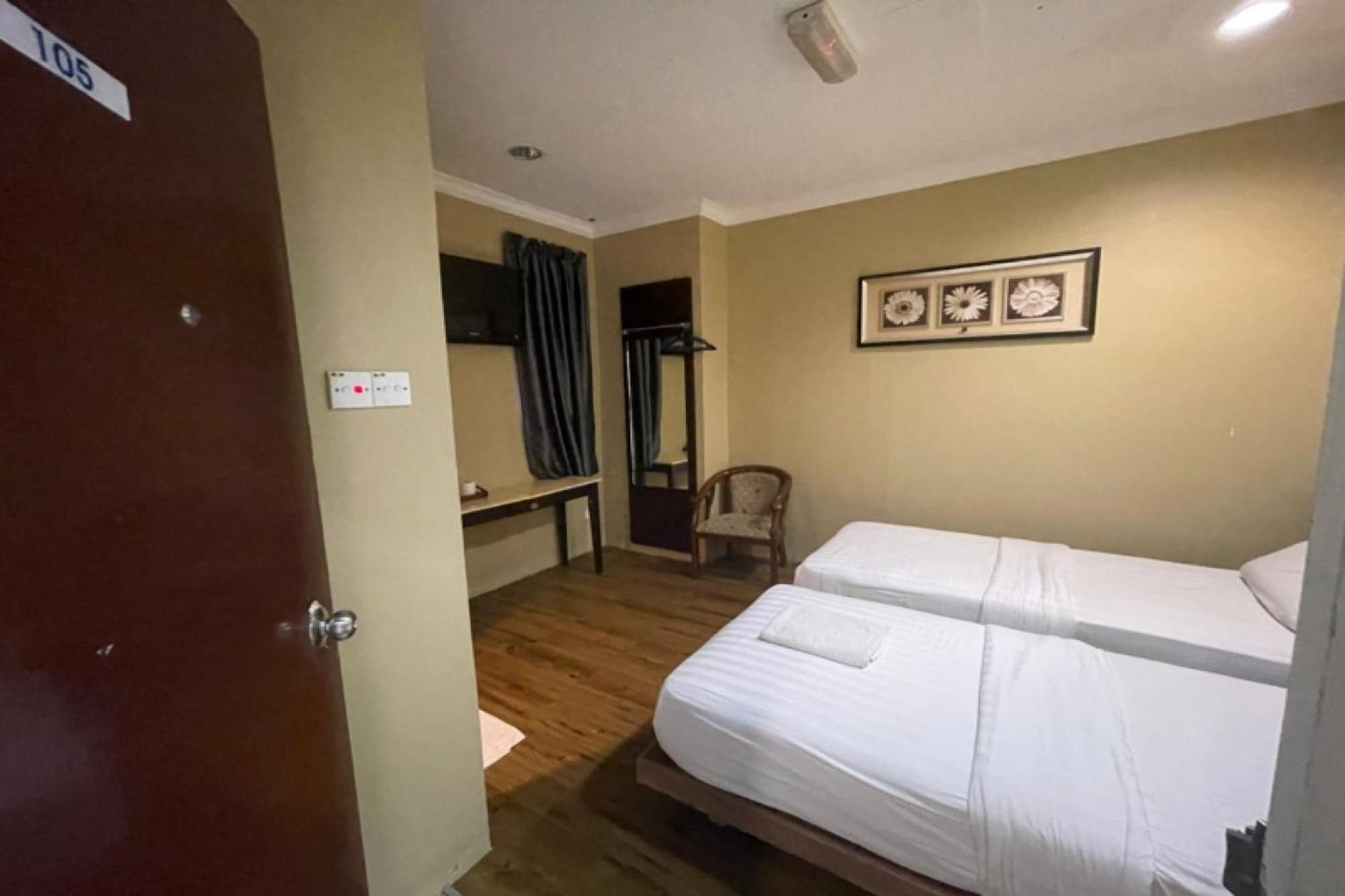 Oyo 90411 Perdana Hotel Лабуан Екстер'єр фото