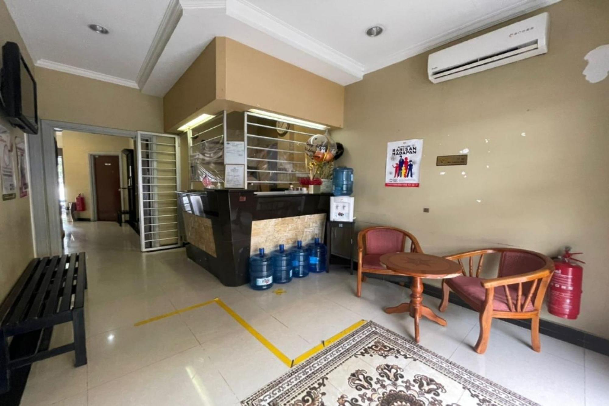 Oyo 90411 Perdana Hotel Лабуан Екстер'єр фото